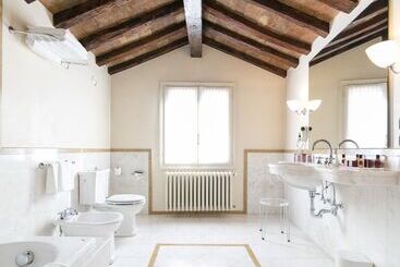 هتل Albergo Delle Notarie