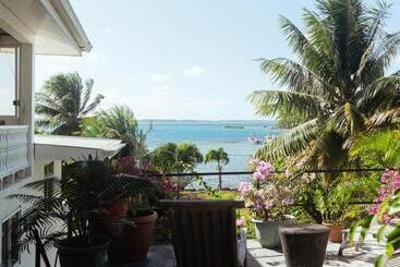 هتل Bora Vaite Lodge