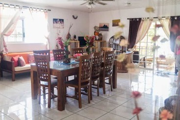 هتل Bora Vaite Lodge