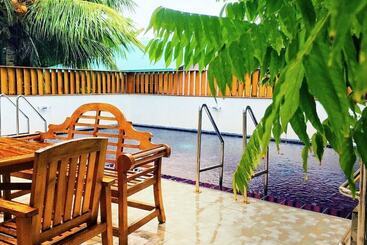 هتل Tropical Biosphere