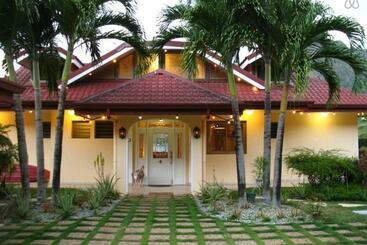 Villa Oramarama