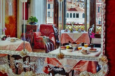 هتل Antica Locanda Sturion Residenza D Epoca