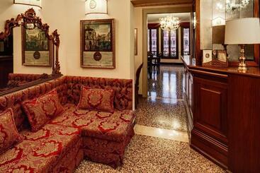هتل Antica Locanda Sturion Residenza D Epoca