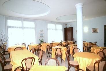هتل Vi Suites
