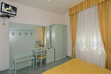 هتل Vi Suites