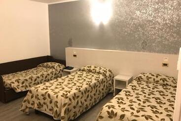 هتل Holiday  Alla Finestrella
