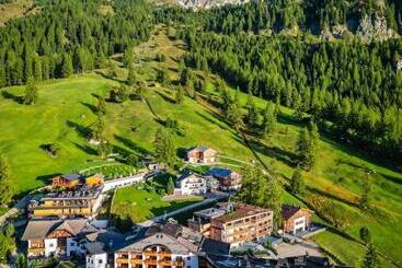 هتل Kolfuschgerhof Mountain Resort