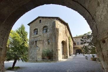 هتل La Badia Di Orvieto