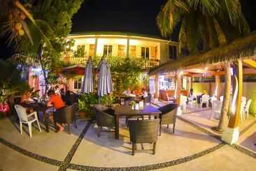 هتل Casadana Thulusdhoo