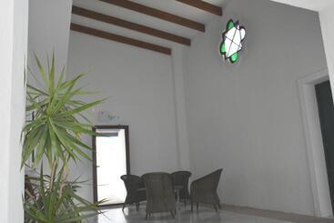 Hostal Doña Lola Marina