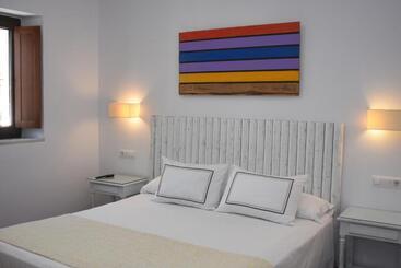 Hostal Doña Lola Marina