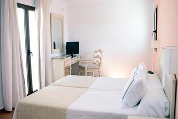 Hostal Doña Lola Marina