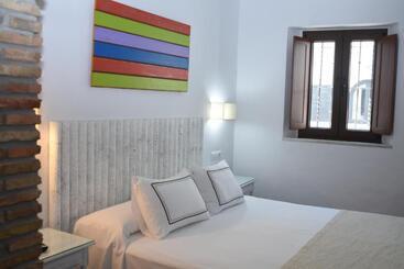 Hostal Doña Lola Marina