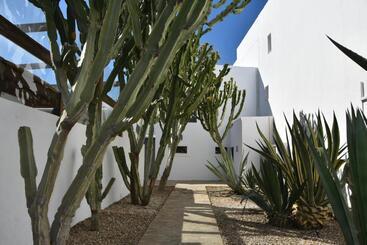 Hostal Doña Lola Marina