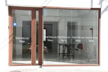 Hostal Doña Lola Marina