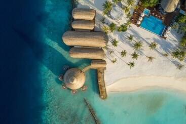 هتل Outrigger Maldives Maafushivaru Resort