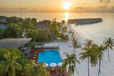 هتل Outrigger Maldives Maafushivaru Resort