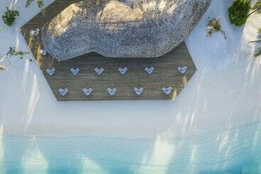 هتل Outrigger Maldives Maafushivaru Resort