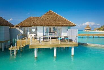 هتل Outrigger Maldives Maafushivaru Resort