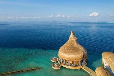 هتل Outrigger Maldives Maafushivaru Resort