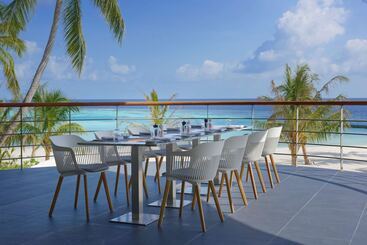 هتل Outrigger Maldives Maafushivaru Resort