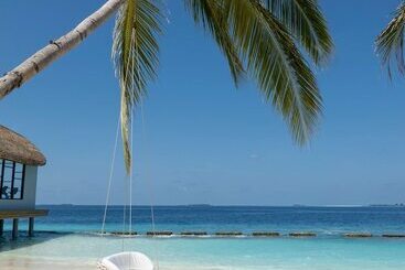هتل Outrigger Maldives Maafushivaru Resort