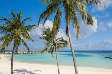 هتل Outrigger Maldives Maafushivaru Resort