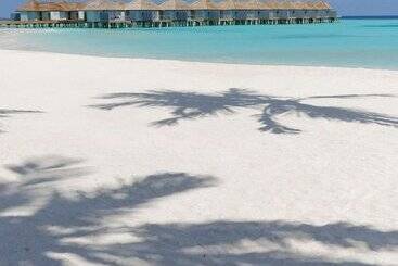 هتل Outrigger Maldives Maafushivaru Resort