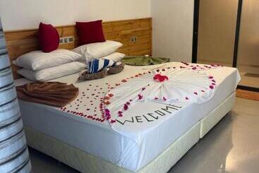 پانسیون Royal Stay Inn