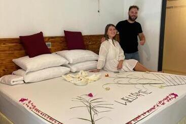 پانسیون Royal Stay Inn