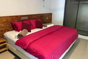 پانسیون Royal Stay Inn