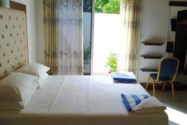 پانسیون Thoddoo Inn