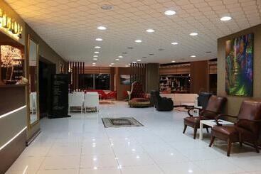 هتل Business Grand