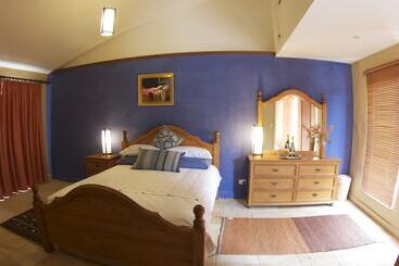هتل Forest Walks Lodge