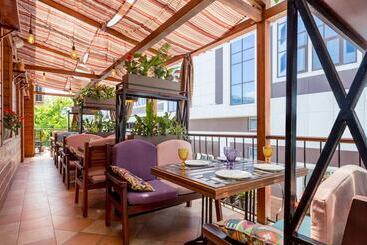 בית מלון כפרי Golden Tulip Krasnodar