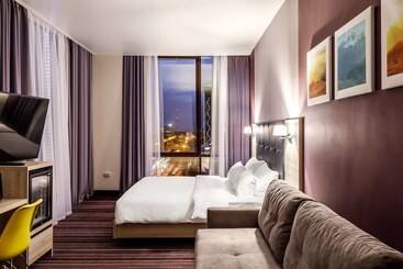 בית מלון כפרי Golden Tulip Krasnodar