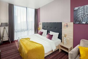 בית מלון כפרי Golden Tulip Krasnodar
