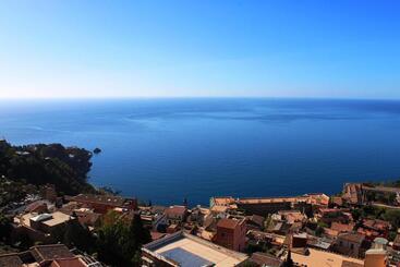 هتل Mediterranee
