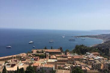 هتل Mediterranee