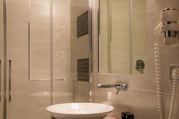 Mentana, By R Collection Hotels