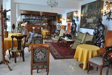 هتل Porto Roca