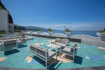 Mar Hotel Alimuri