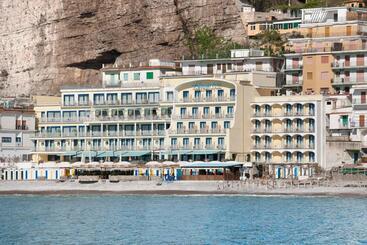 Mar Hotel Alimuri