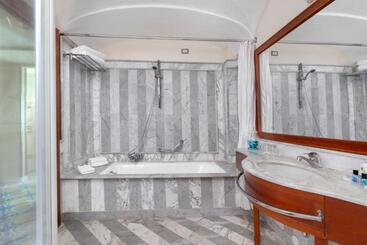 Mar Hotel Alimuri