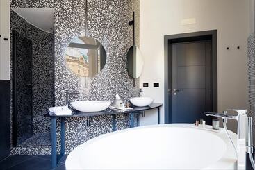هتل Amadomus Luxury Suites