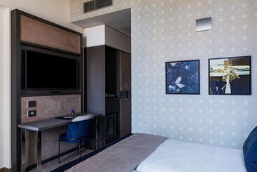 هتل Amadomus Luxury Suites
