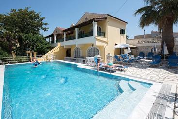 ホテル Andreas Pool Apartments