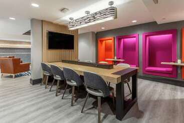 هتل Hampton Inn Oakland Downtown City Center