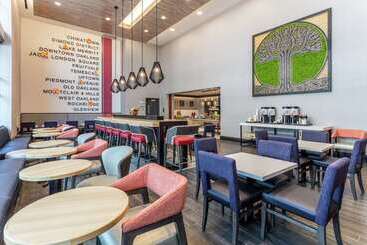هتل Hampton Inn Oakland Downtown City Center