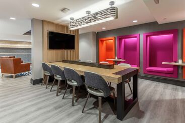 هتل Hampton Inn Oakland Downtown City Center
